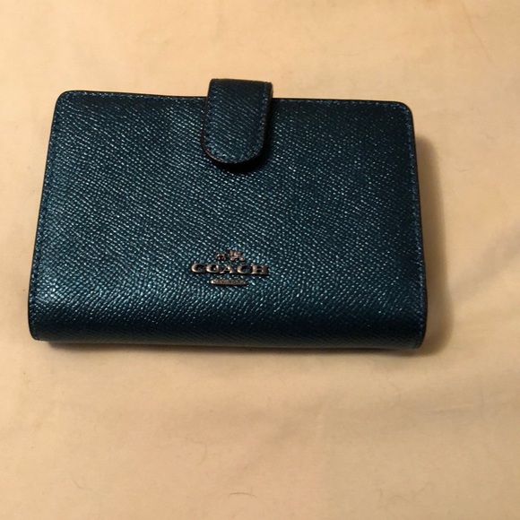 Coach Handbags - ✨✨✨✨Women’s Coach wallet✨✨✨✨